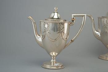 TE- OCH KAFFESERVIS, 5 delar. Sterling silver. J. E. Caldwell Philadephia Pennsylvania USA sent 1800 t.
Vikt 3012 g.