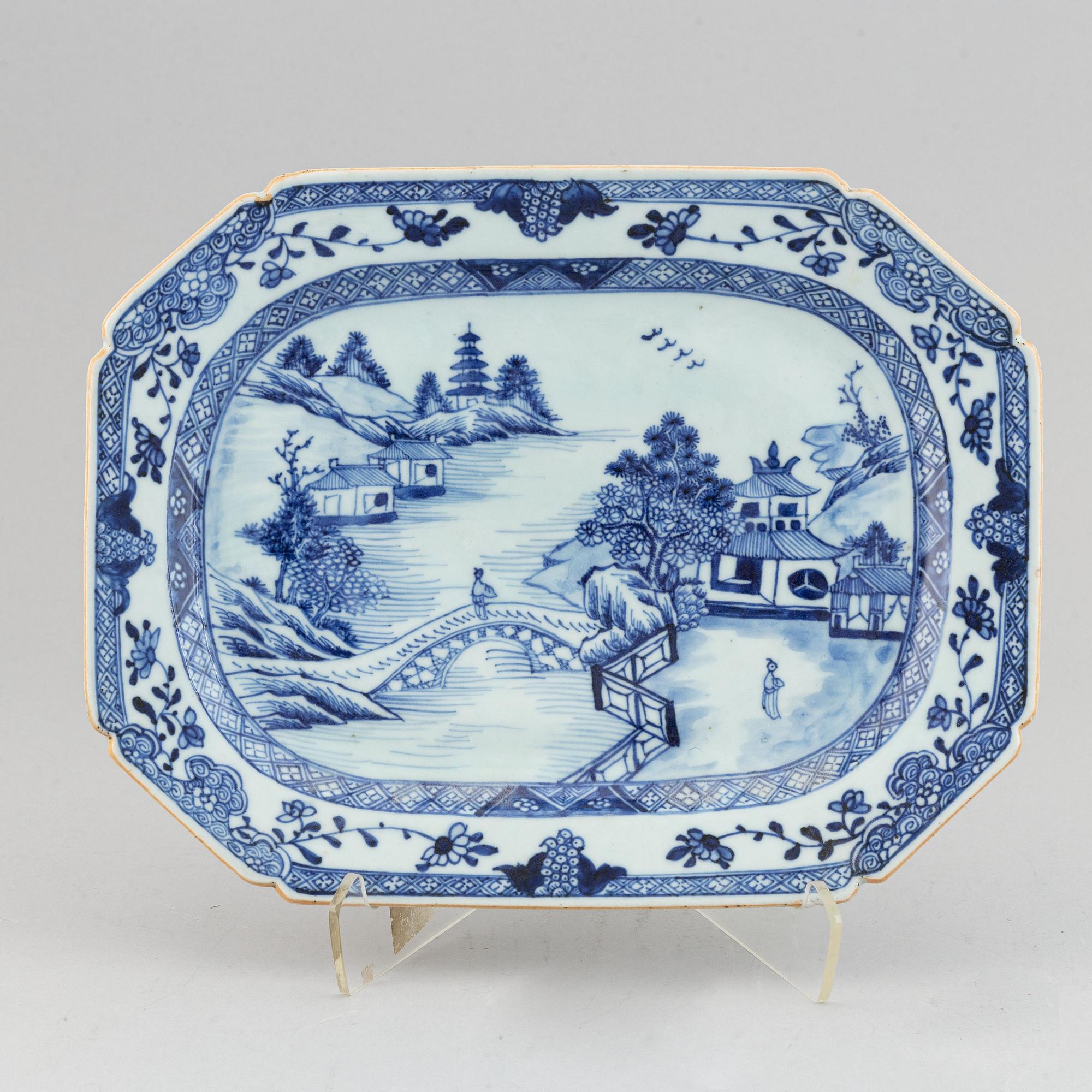 Serveringsfat, kompaniporslin. Qingdynastin, Qianlong (1736-95).
