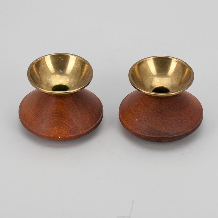 LJUSSTAKAR, design Bertel Gardberg, mässing och teak, stämplade BG Billnäs.