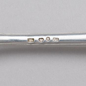 A silverware set, 105 pieces, and a cutlery box, marks of Erasmus Lindeström, Stockholm 1901-1902.
