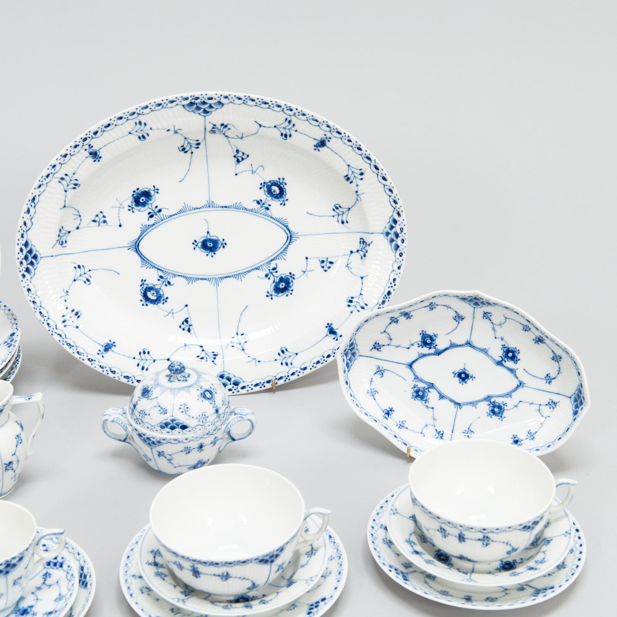 ROYAL COPENHAGEN, servisdelar, 21 st, "Musselmalet", porslin.