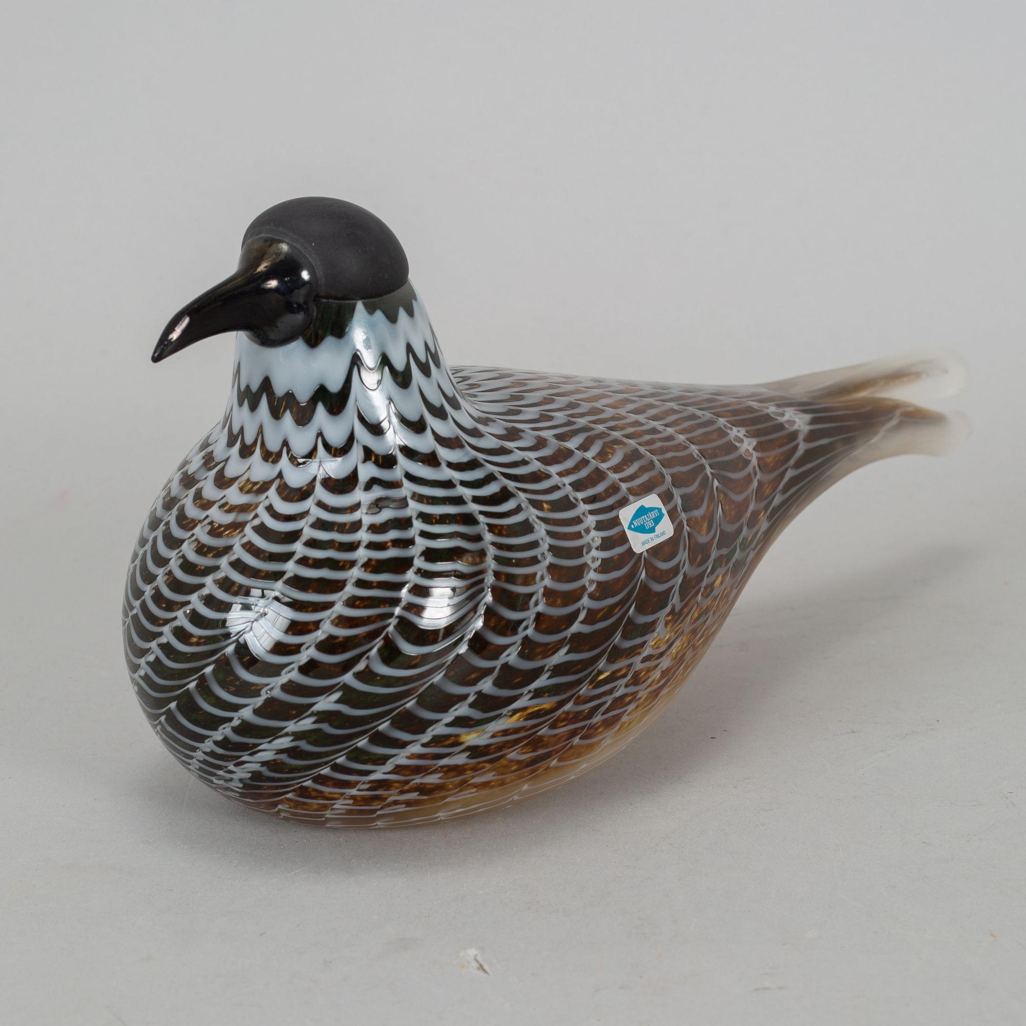 OIVA TOIKKA, a glass sculpture of a bird, Nuutajärvi Notsjö, Finland, E994/3000.