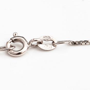 A 14K white gold neclöace with a ca. 0.50 ct brilliant cut diamond.