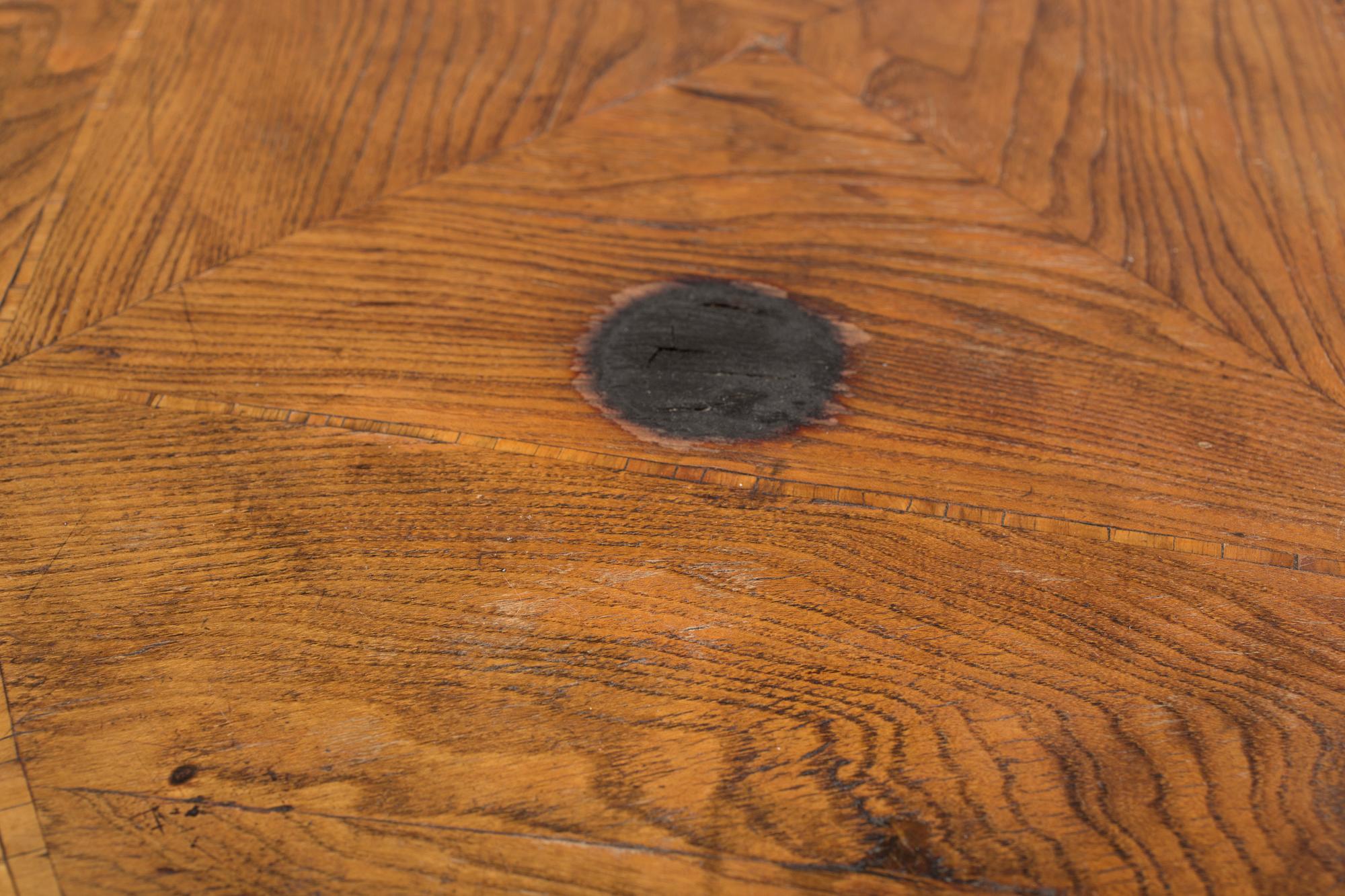 BYRÅ, rokoko, 1700-tal.