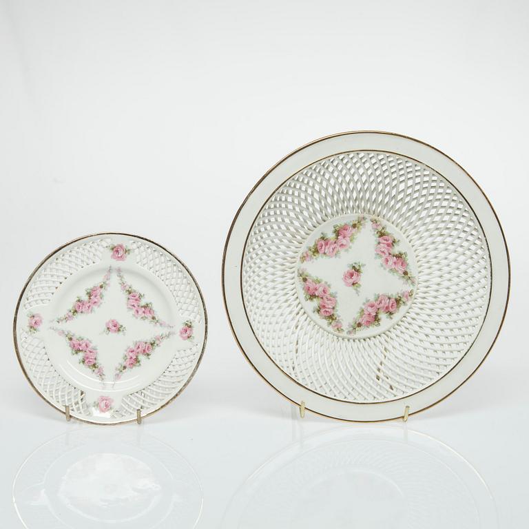 GALLERSKÅL med ASSIETTER, 6 st, porslin, Max Roesler, Rodach, Tyskland 1800-talets slut/1900-talets början.