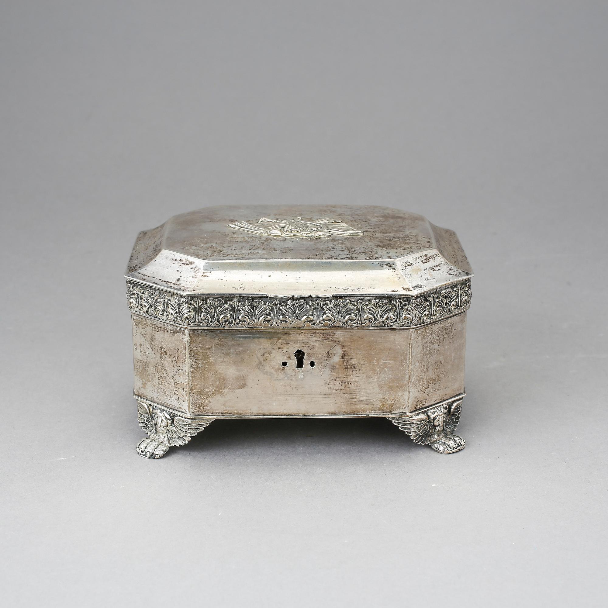 SOCKERSKRIN, silver, Empire, utländska stämplar. Vikt ca 744 g.