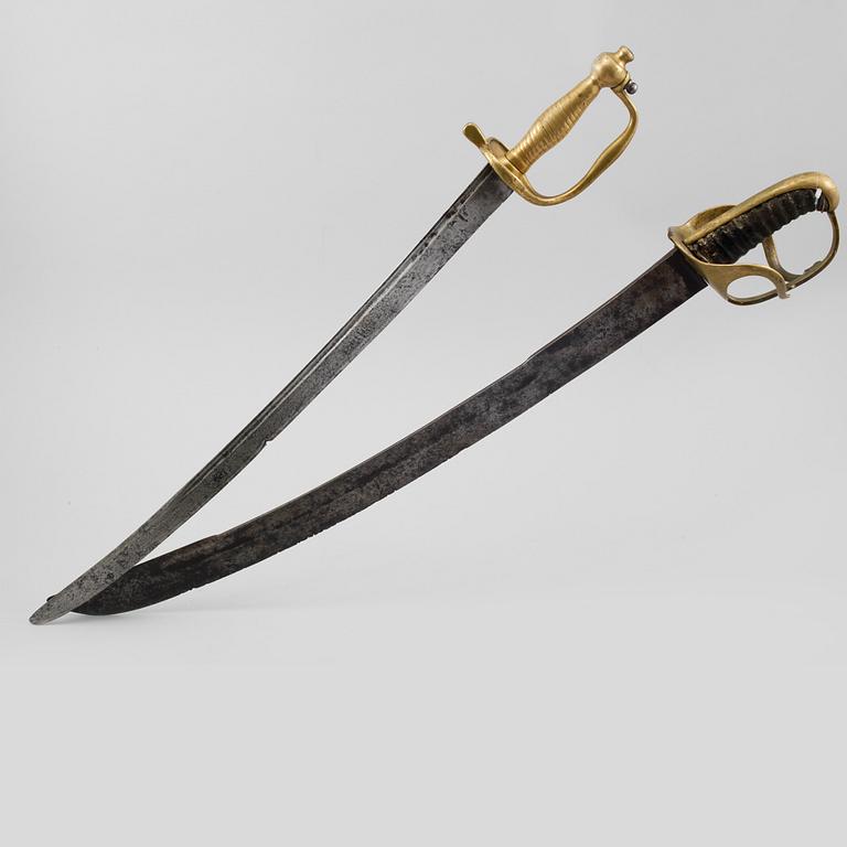 HUGGARE, m/1748, för infanteriet, samt SABEL, m/1770 eller m/1775, Savolax.