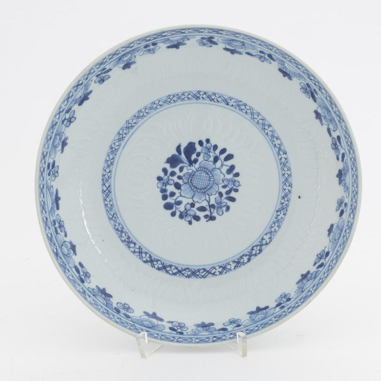 A blue and white dish, Qing dynasty, Qianlong (1736-95).