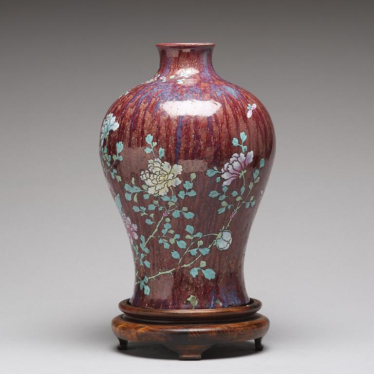 A large flambéglazed meiping vase, Qing dynasty, 18th Century.