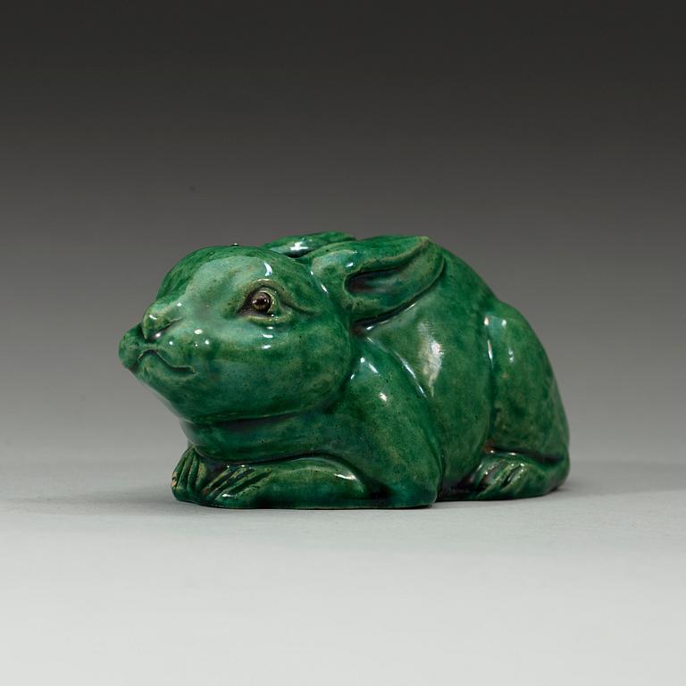 A green glazed figurine, Qing dynasty (1644-1912).