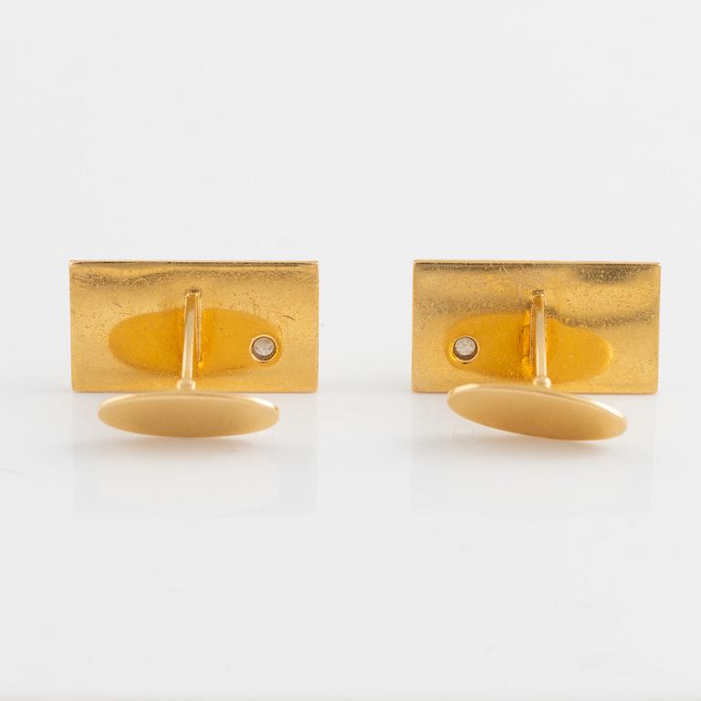 18K gold and brilliant cut diamond cufflinks.