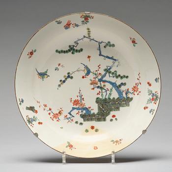 SKÅLFAT, tre stycken, porslin. Japan, Edo (1603–1868).
