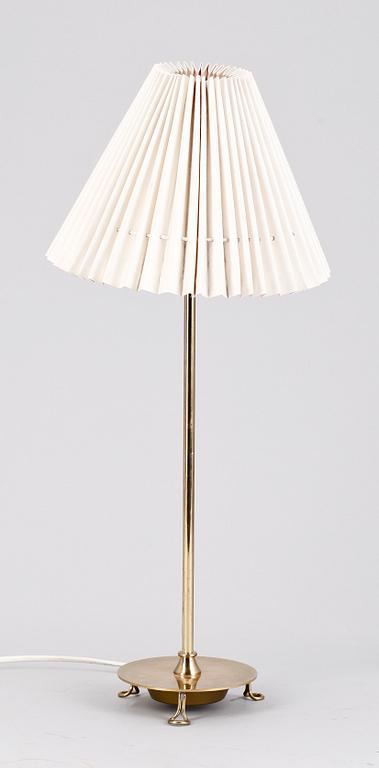 BORDSLAMPA, Josef Frank , Svenskt Tenn, 1900-talets andra hälft. Modell 2552 Formgiven 1938.