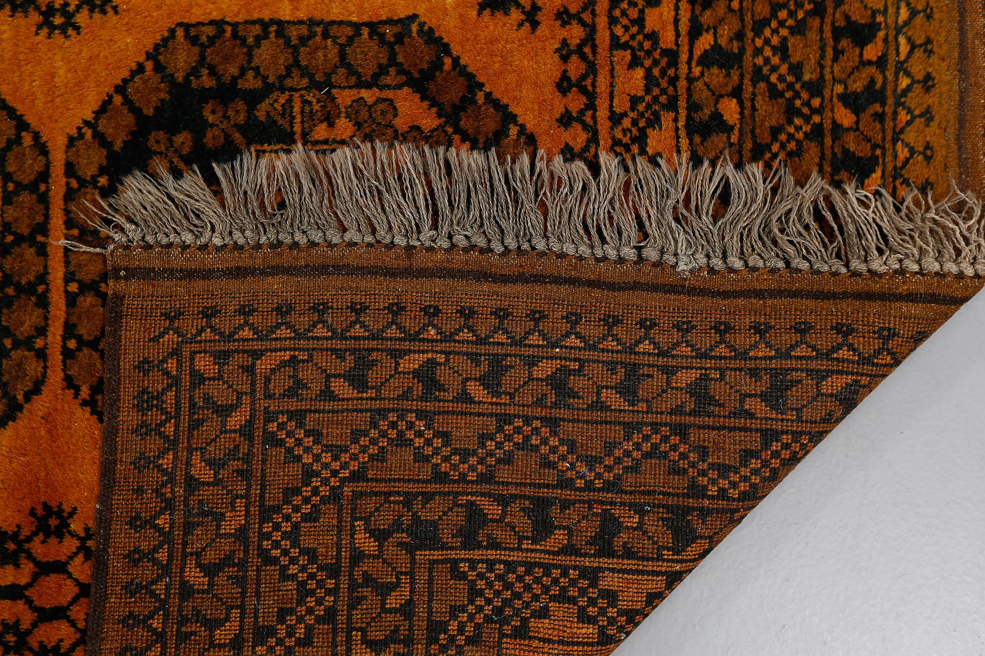 MATTA, guldafghan, semiantik, 218 x 142 cm.