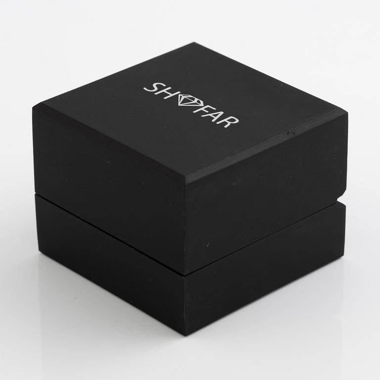 Hoop earrings in 18K gold set with brilliant-cut diamonds.