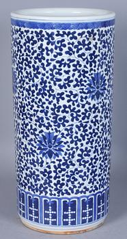 PARAPLYSTÄLL, porslin, Kina, 1800/1900-tal.
