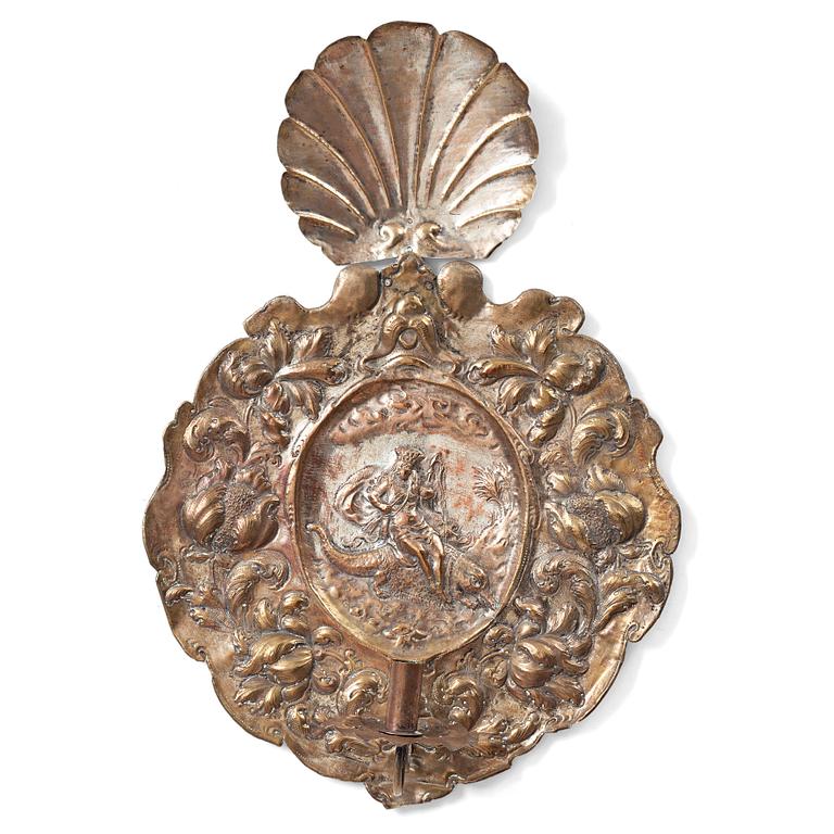 LJUSPLÅTAR, för ett ljus, ett par, barock, 1600-talets senare del, Sverige eller Tyskland/Nederländerna.