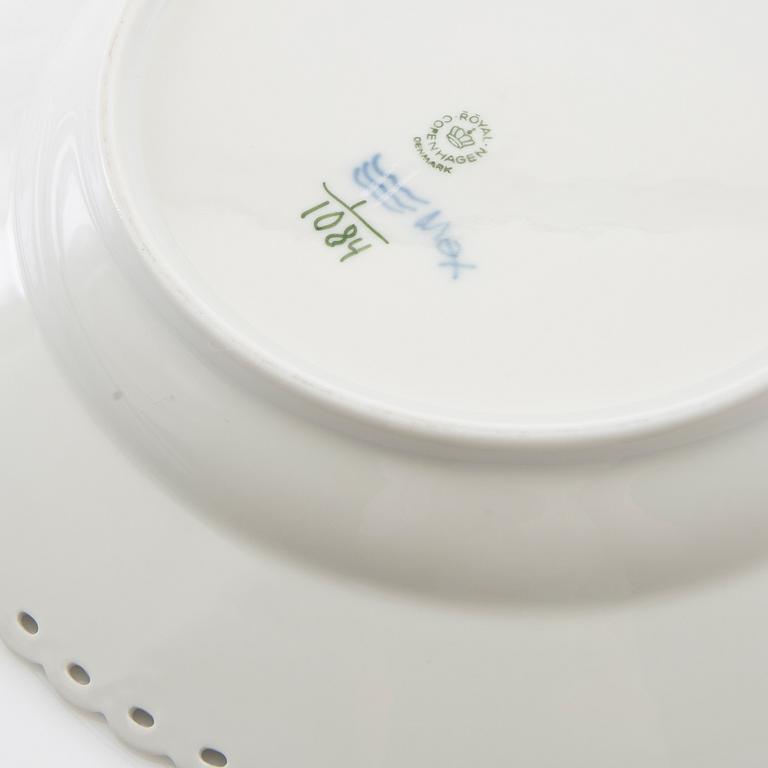 Service "Musselmalet" 13 dl Royal Copenhagen Denmark porcelain.