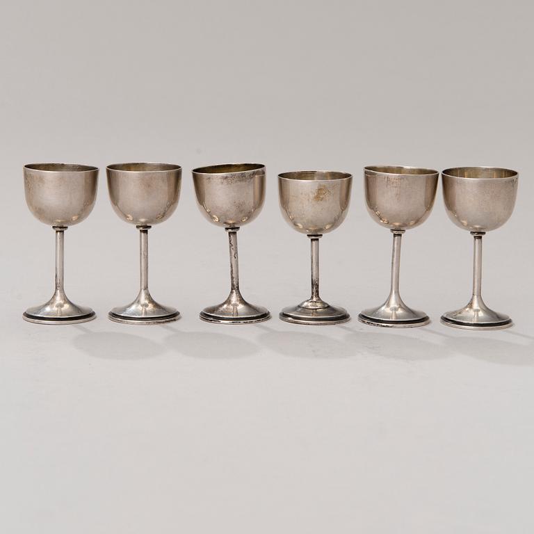 A SET OF SIX SILVER VODKA CUPS, marks of Suomen Kultaseppä Oy, Turku 1910.