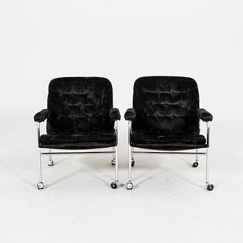 A pair of chrome and fabric 1970/80s armchairs.