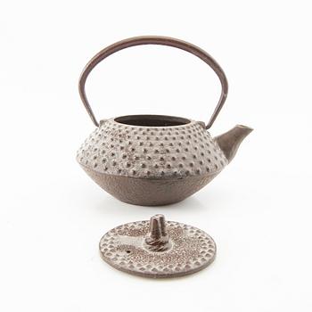 Teapot Japan 20th century iron.