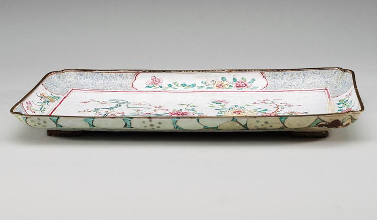 A Canton enameled tray, Qing dynasty, Qianlong (1736-95).