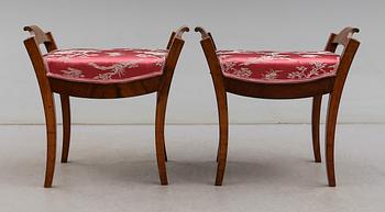 TABURETTER, 1 par, Karl Johan, 1800-talets mitt.