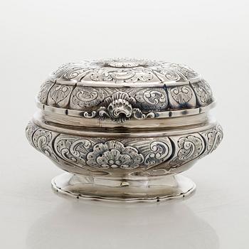 Preben Salomonsen, a sterling silver sugar casket, Denmark, later half of the 20th century.
