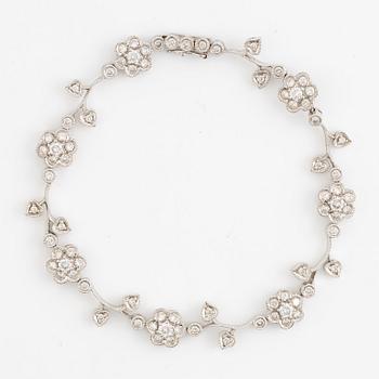 Bracelet 18K white gold with round brilliant-cut diamonds.