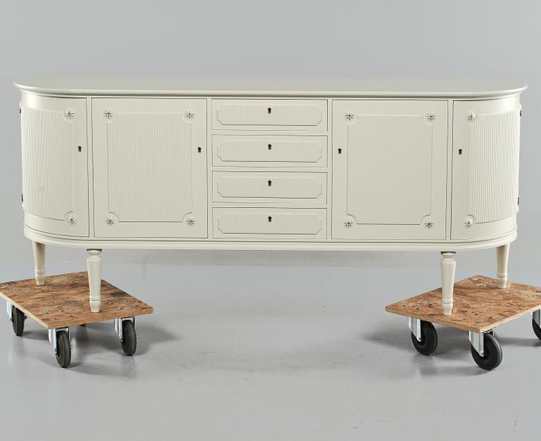 SIDEBOARD, gustaviansk stil, 1900-talets andra hälft.