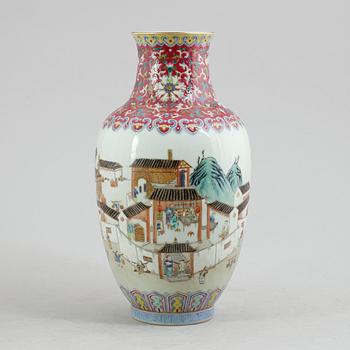 VAS, porslin, Kina, 1900-tal.