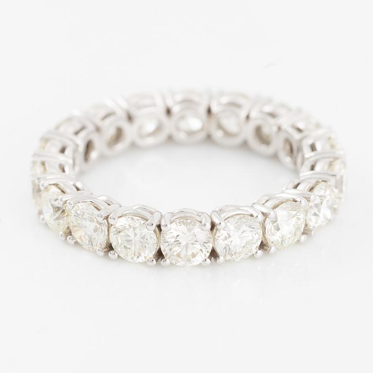 Ring full eternity 18K white gold with brilliant-cut diamonds.