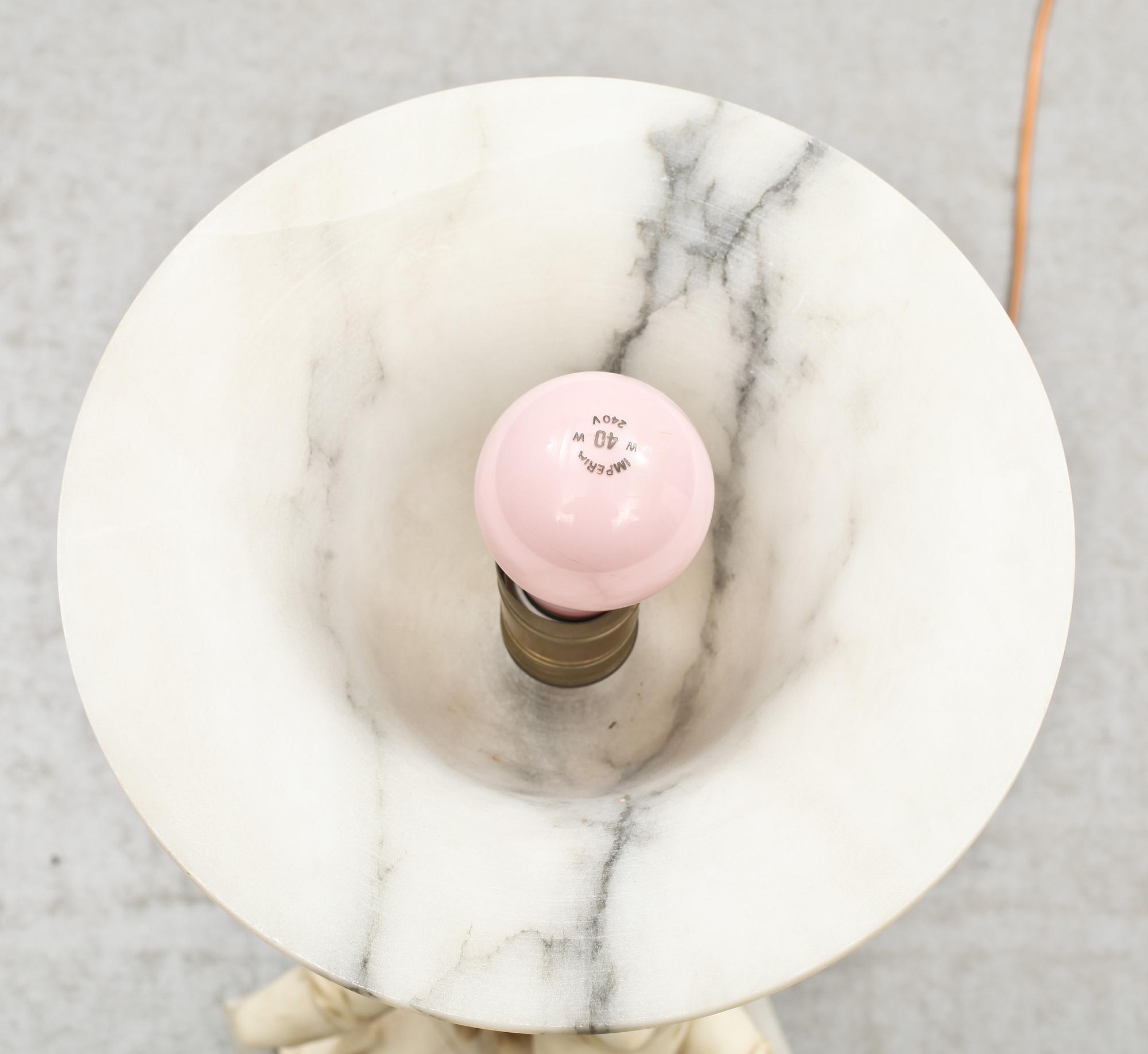 BORDSLAMPA, alabaster och stenmassa, 1900-tal.