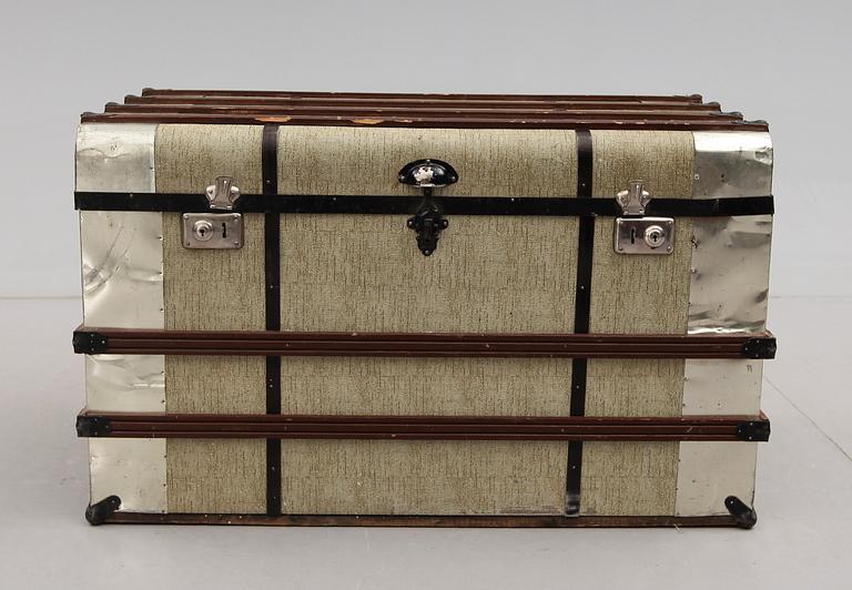 KOFFERT, 1900-talets första hälft.
