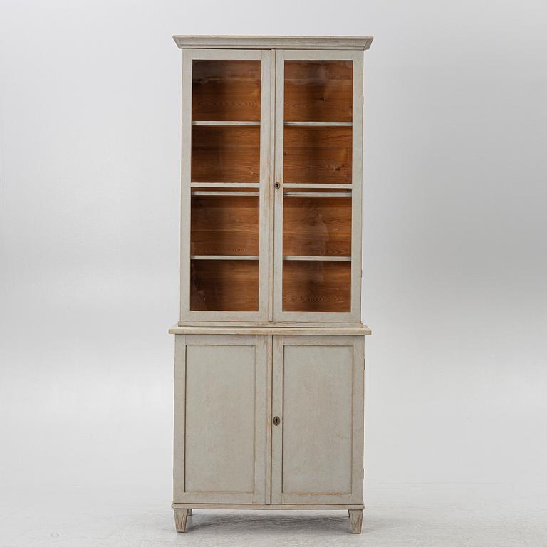Display cabinet, 19th century.