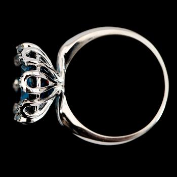 RING, 14K vitguld, diamanter samt blå topas. Enligt uppgift London.