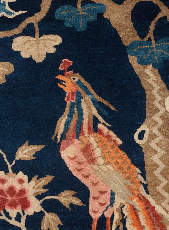SEMI-ANTIQUE BAOTOU FIGURAL. 167 x 101 cm.