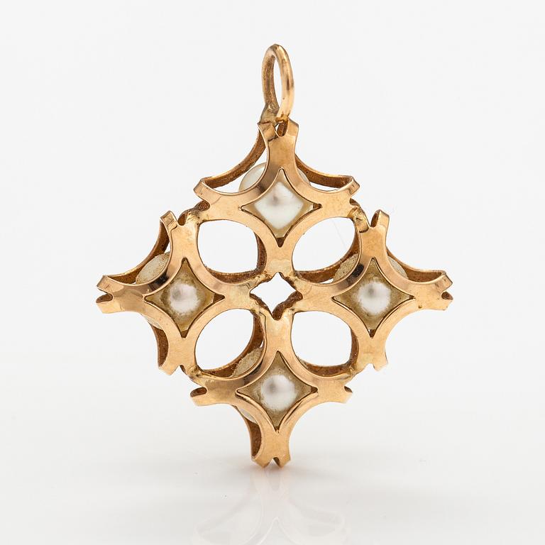 Elis Kauppi, A 14K gold and cultured pearls pendant. Kupittaan kulta, Turku.