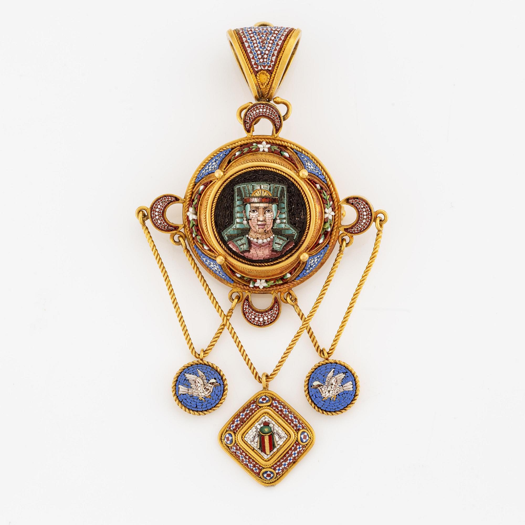 Ett hänge och ett par örhängen 18K guld med mikromosaiker, 1800-tal.