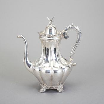 KAFFEKANNA, silver, nyrokoko, Stockholm, 1855. Vikt ca 1035 gram.