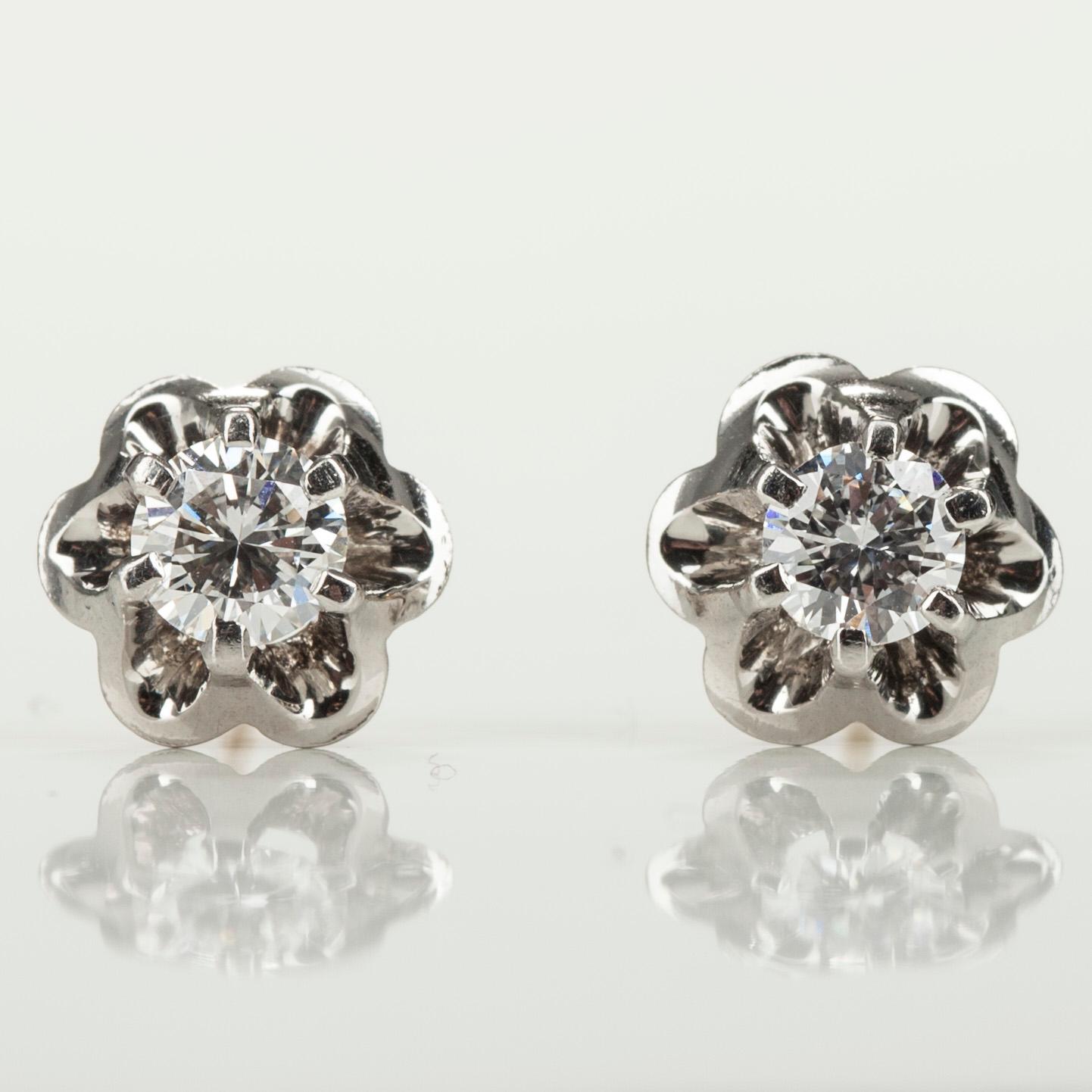 ÖRHÄNGEN, 14K guld, briljantslipade diamanter tot. ca 0,60 ct. Vikt 3,0 g.