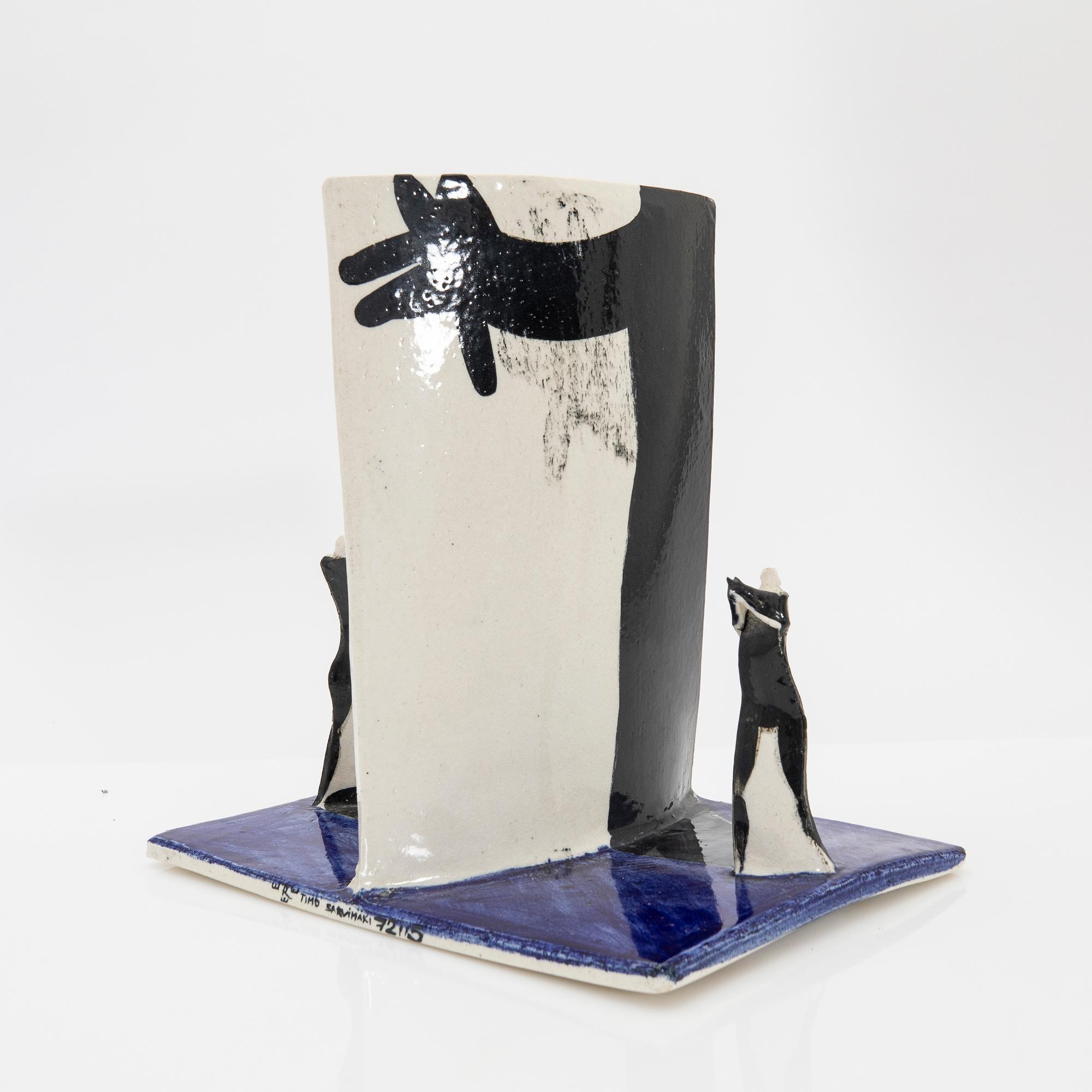 Timo Sarvimäki, Skulptur, "Skugglek", Rörstrand, 1970-tal.