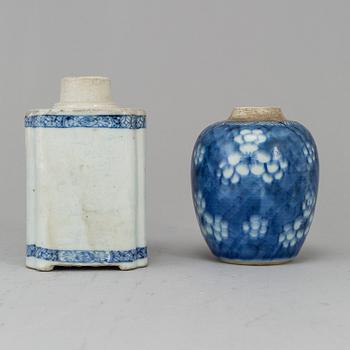 Two blue and white tea caddies, Qing dynasty, 18th Century.