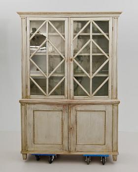 BOKSKÅP, sengustaviansk, 1800-talets första hälft.