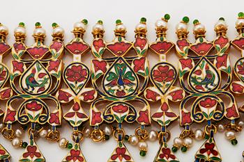 An Indian demi parure comprising a necklace and a pair of earrings.