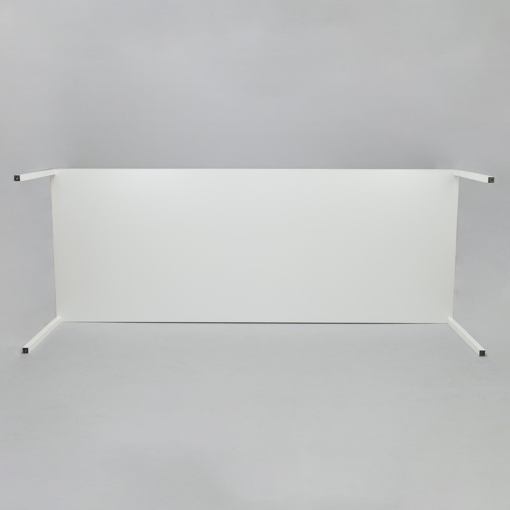 Piergiorgio och Michele Cazzaniga, bord, "Tense", MDF Italia, 2010-tal.