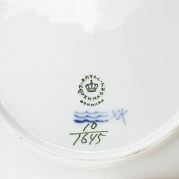 Royal Copenhagen, servisdelar, 60 delar, porslin, "Blå blomst", Danmark.
