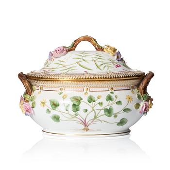 An early Royal Copenhagen 'Flora Danica' tureen with cover, Denmark, circa 1900.