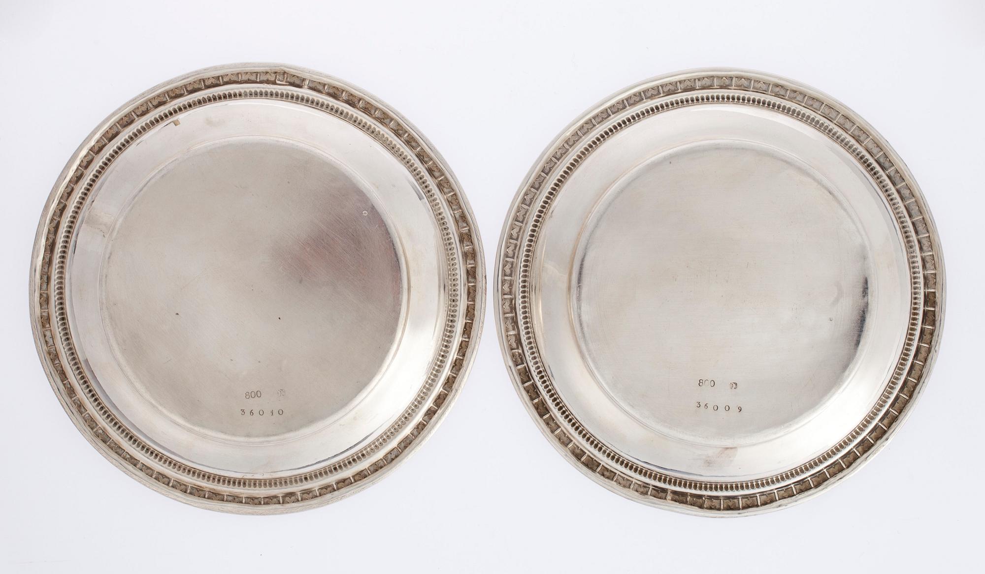 COASTERS, ett par, silver, Mellaneuropa 1900-tal. Vikt 155,6 g.