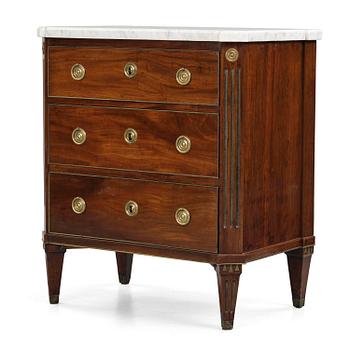 18. A late Gustavian mahogny commode.